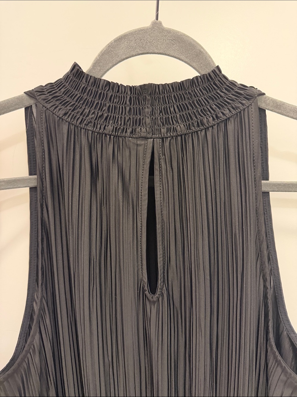 CONTEMPORAINE Par Simons Black Smocked Neck Dress - Picture 3 of 5